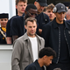 Abflug in die USA: Torwart Manuel Neuer (M) und Co. starten die WM-Mission. - Bild: Florian Wiegand/dpa