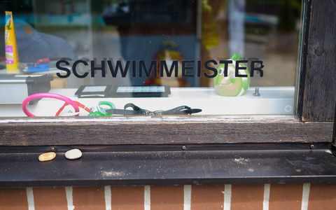 Der Bundesverband Deutscher Schwimmmeister fordert schärfere Regeln für Kinder und Jugendliche, die nicht gut schwimmen können. (Symbolbild) - Bild: Philipp Schulze/dpa