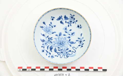 Sieht fein geputzt fast aus wie neu: das vermutlich chinesische Porzellan aus dem Schiffswrack. (Handout) - Bild: Norsk Maritimt Museum/dpa