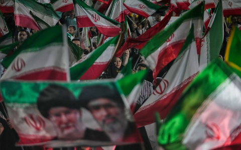 Nach iranischen Medienberichten gibt es derzeit keine informellen Verhandlungen zwischen dem Iran und den USA. (Symbolbild) - Bild: Vahid Salemi/AP/dpa