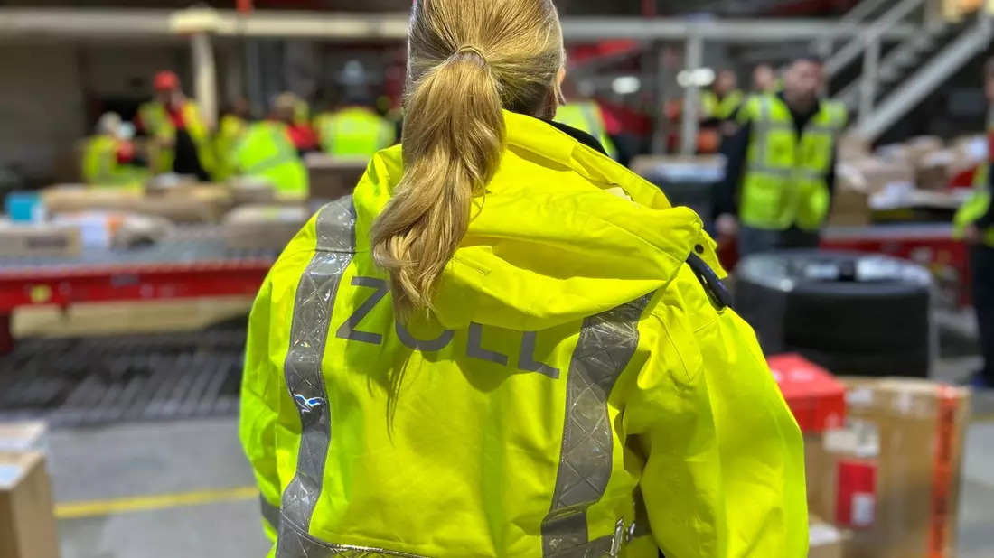 HZA-BI: Bielefelder Zoll stellt Jahresbilanz 2025 vor / Rekordergebnis: Mit über 19,2 Milliarden Euro konnten die Einnahmen nochmal gesteigert werden - Bild: presseportal.de