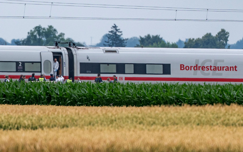 Knapp ein Jahr nach einem Axtangriff in einem ICE in Niederbayern beginnt der Prozess gegen den Beschuldigten. (Archivbild) - Bild: Armin Weigel/dpa