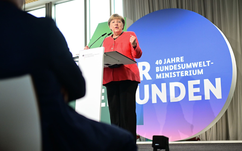 Die frühere Kanzlerin Angela Merkel (CDU) fordert mehr Aufmerksamkeit für den Klimaschutz ein. - Bild: Sebastian Christoph Gollnow/dpa