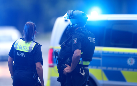 Die Polizei ist in Dortmund zu einem Großeinsatz ausgerückt. - Bild: Christoph Reichwein/dpa