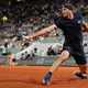 Alexander Zverev bei einem Rückhandschlag in der Defensive. - Bild: Dimitar Dilkoff/AFP/dpa