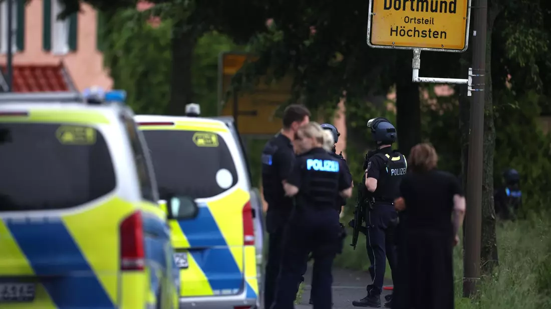 Ort des Einsatzes ist der Dortmunder Stadtteil Höchsten. - Bild: Christoph Reichwein/dpa