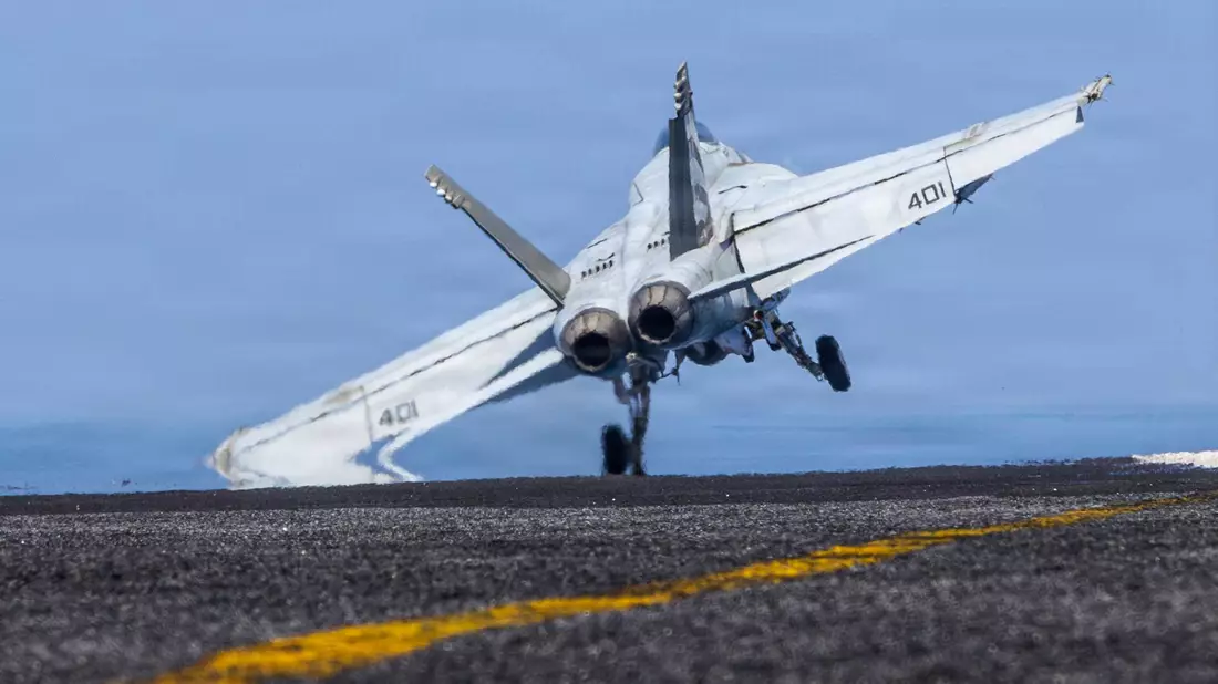 Das US-Militär hat vor der Insel Charg nach eigenen Angaben einen unbeladenen Öltanker angegriffen. (Symbolbild) - Bild: Uncredited/US Central Command/dpa