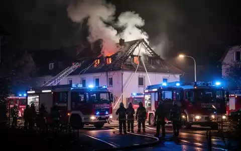 Wohnhausbrand: Familie mit fünf Personen ins Krankenhaus - Foto: über boerse-global.de