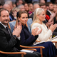 Ingrid Alexandra (Mitte) kehrt nach Hause zurück, um bei ihrer Mutter Mette-Marit (rechts) zu sein. Und sicher auch, um Papa Haakon (links) bei seinen Aufgaben zu unterstützen. (Archivbild) - Bild: Ole Berg-Rusten/NTB/dpa