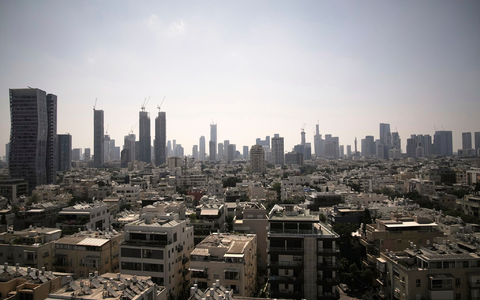 Tel Aviv - hier am Bild - und Haifa wurden seit 2024 mehrfach Ziel von Angriffen der Hisbollah. (Archivbild) - Bild: Leo Correa/AP/dpa