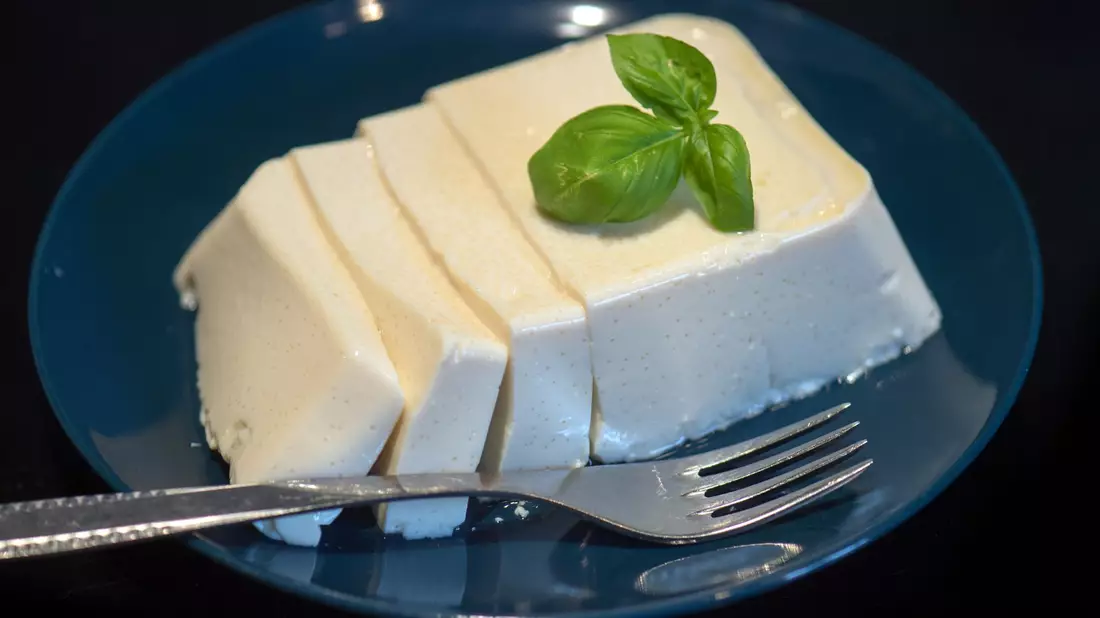 Die Grundzutat für Tofu ist die Sojabohne.  - Bild: picture alliance / Arno Burgi/dpa-Zentralbild/ZB