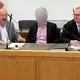 Die Staatsanwaltschaft legt dem Angeklagten versuchten heimtückischen Mord, gefährliche Körperverletzung sowie einen Verstoß gegen das Waffengesetz zur Last.   - Bild: Fotoreport-DB/dpa