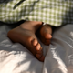 Für die körperliche und psychische Gesundheit ist ein gesunder Schlaf elementar. - Bild: Elisa Schu/dpa