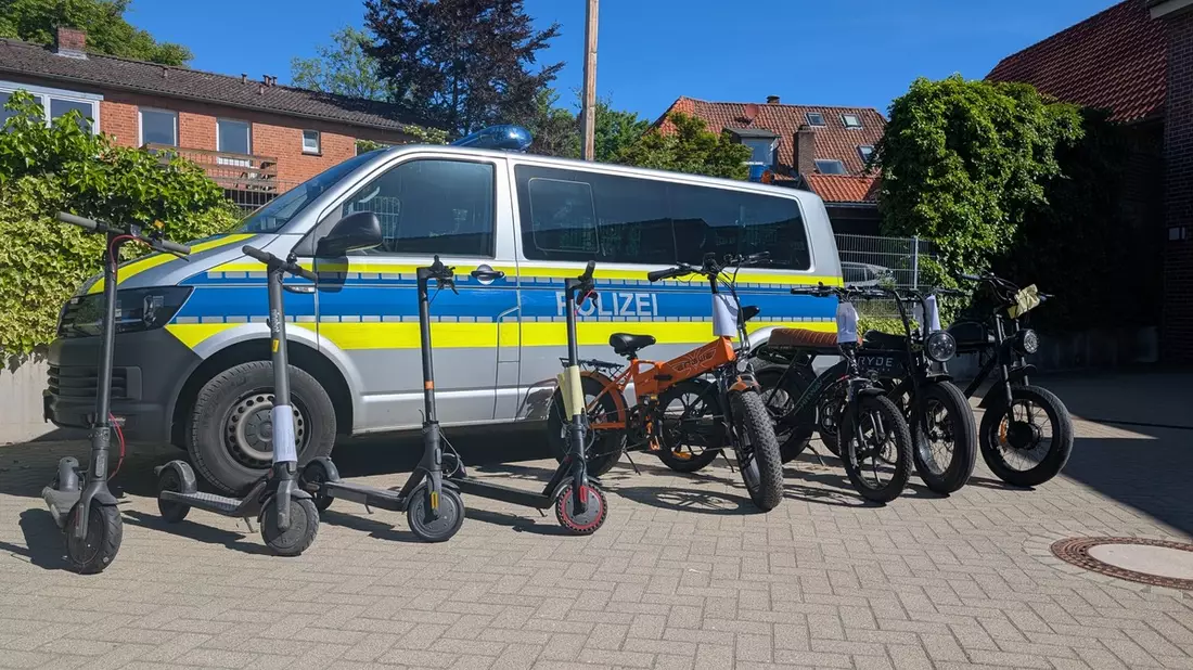 POL-LG: ++ ... E-Mobilität im Fokus - Polizei kontrolliert verstärkt E-Scooter und ahndet Verstöße ++ Scooter mit zwei 1000 W-Motoren ++ 62-Jährigen mit 40 km/h-Scooter ++ die Big-Points zu E-Scootern ++ - Bild: presseportal.de