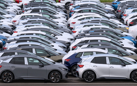 Bei den Neuzulassungen haben Autos mit Elektroantrieb erneut zugelegt. (Symbolbild) - Foto: Hendrik Schmidt/dpa