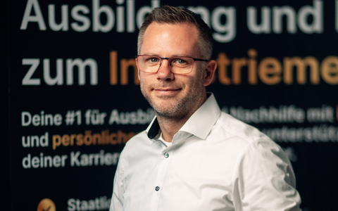 Energiepreise steigen, Industrie steht unter Druck: Warum jetzt der richtige Zeitpunkt ist, sich zum Industriemeister weiterzubilden - Bild: presseportal.de