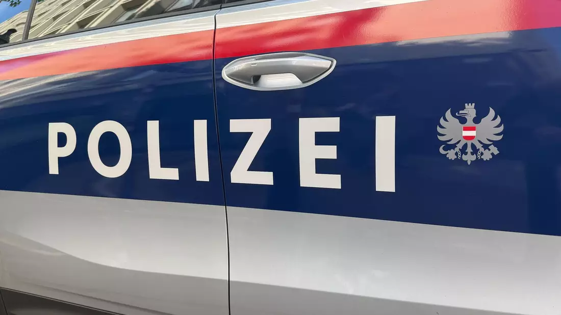 Die Tote soll nun von der Gerichtsmedizin untersucht werden. (Symbolbild) - Bild: Matthias Röder/dpa
