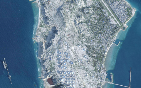 Die Insel Charg ist entscheidend für Irans Ölexporte - im Normalfall der größte Devisenbringer der Islamischen Republik. (Archivbild)  - Bild: Planet Labs PBC/dpa