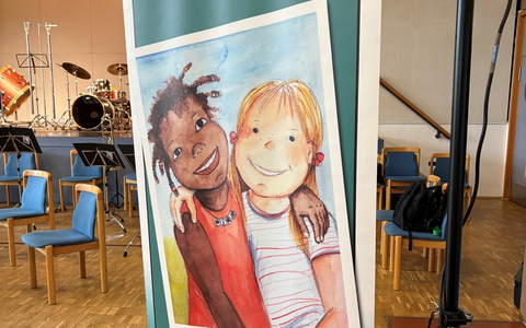 POL-CE: Präventionsworkshop mit dem Polizeiorchester Niedersachsen begeistert Grundschulkinder in Nienhagen - Bild: presseportal.de