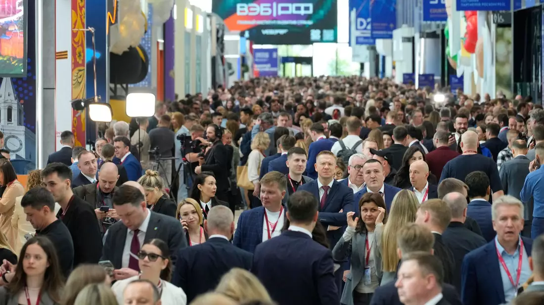 Das internationale Wirtschaftsforum in St. Petersburg (SPIEF) - Bild: Dmitri Lovetsky/AP/dpa