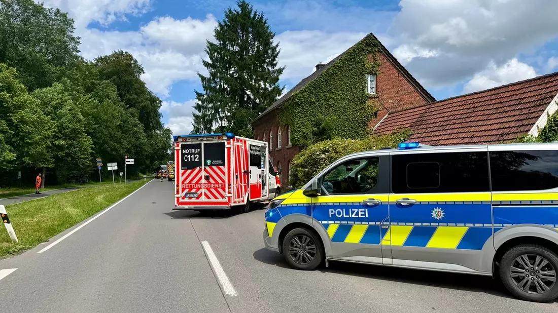 FW Hünxe: eCall bestätigt - Verkehrsunfall mit einer eingeschlossenen Person - Bild: presseportal.de