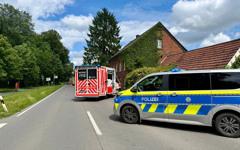 FW Hünxe: eCall bestätigt - Verkehrsunfall mit einer eingeschlossenen Person - Bild: presseportal.de