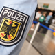 Ziel der Dokumentenprüfung ist es, eine unerlaubte Einreise in die Staaten der Europäischen Union zu verhindern. (Symbolbild) - Bild: Boris Roessler/dpa