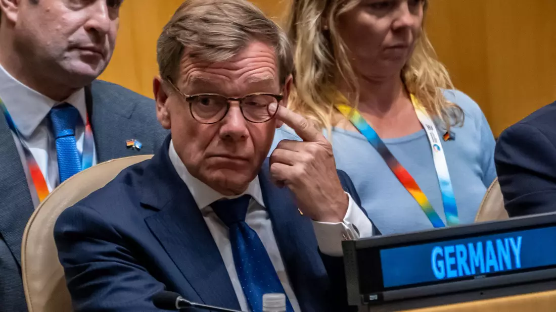 Außenminister Johann Wadephul (CDU) während der Verkündung des Wahlergebnisses für den UN-Sicherheitsrat in New York. - Bild: Michael Kappeler/dpa