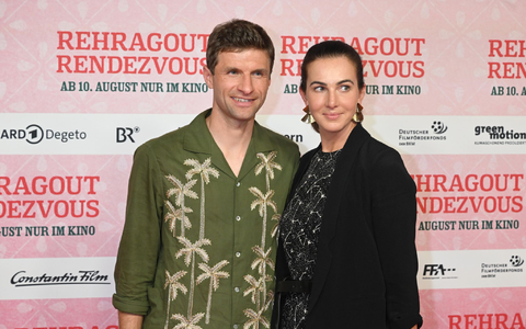 Nach fast 17 Jahren Ehe: Thomas und Lisa Müller gehen nun auch offiziell getrennte Wege. (Archivbild) - Bild: Felix Hörhager/dpa