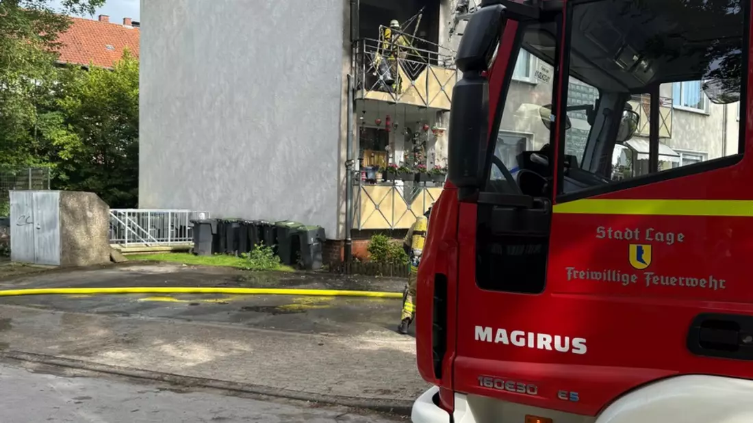 FW Lage: Balkonbrand in Mehrfamilienhaus - Bild: presseportal.de