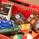 Eigenmarkenprodukte landen immer häufiger im Einkaufskorb der Kunden. - Bild: Thomas Banneyer/dpa