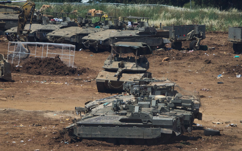 Der Krieg zwischen Israel und der Hisbollah ging trotz Waffenruhe weiter. (Archivbild)   - Bild: Ariel Schalit/AP/dpa