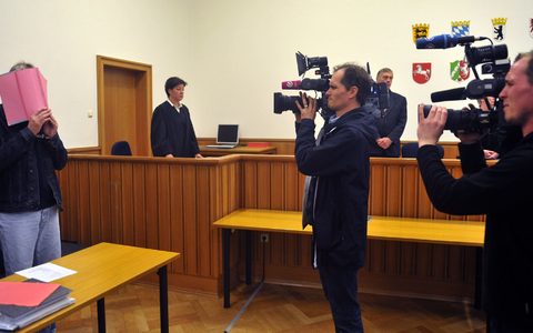 In Deutschland wurde der sogenannte Maskenmann bereits wegen drei Kindsmorden verurteilt. (Archivbild) - Bild: picture alliance / Carmen Jaspersen/dpa