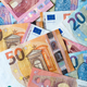 Es geht um viel Geld. (Symbolbild) - Bild: Monika Skolimowska/dpa-Zentralbild/dpa