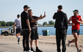 Nationaltorwart Manuel Neuer macht ein Foto mit einem Fan. - Foto: Christian Charisius/dpa