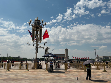 Auf dem Tian'anmen-Platz herrschte zum Gedenktag Normalität.  - Foto: Johannes Neudecker/dpa