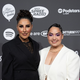 Senna Gammour und Bahar Kizil sind in ihrem Podcast zu hören - und zu sehen. - Bild: Soeren Stache/dpa