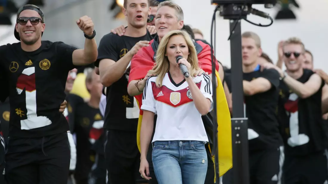 Helene Fischer und der DFB: Nach dem Triumph 2014 ging es «Atemlos durch die Nacht» - Bild: picture alliance / Michael Kappeler/dpa