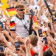 Schnura und das Saxofon: Ein Ballermann-Hit zur WM - Bild: Christoph Schmidt/dpa