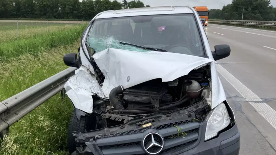 POL-DEL: Autobahnpolizei Ahlhorn: Verkehrsunfall mit hohem Sachschaden auf der Autobahn 1 in Cappeln +++ Sekundenschlaf als mögliche Ursache - Bild: presseportal.de