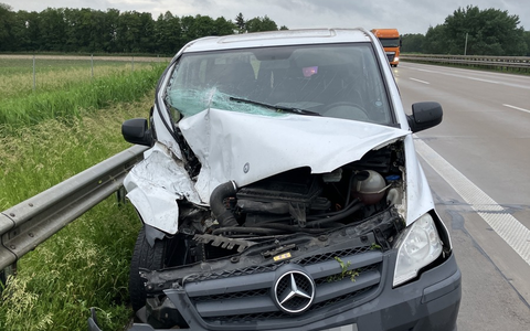 POL-DEL: Autobahnpolizei Ahlhorn: Verkehrsunfall mit hohem Sachschaden auf der Autobahn 1 in Cappeln +++ Sekundenschlaf als mögliche Ursache - Bild: presseportal.de