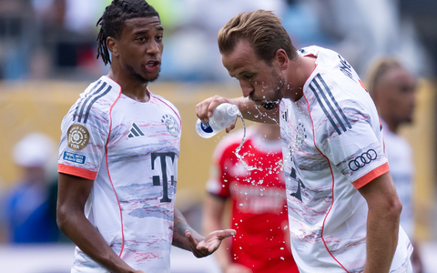 Für die Spieler gibt es pro Halbzeit eine Trinkpause. (Archivbild) - Bild: Sven Hoppe/dpa
