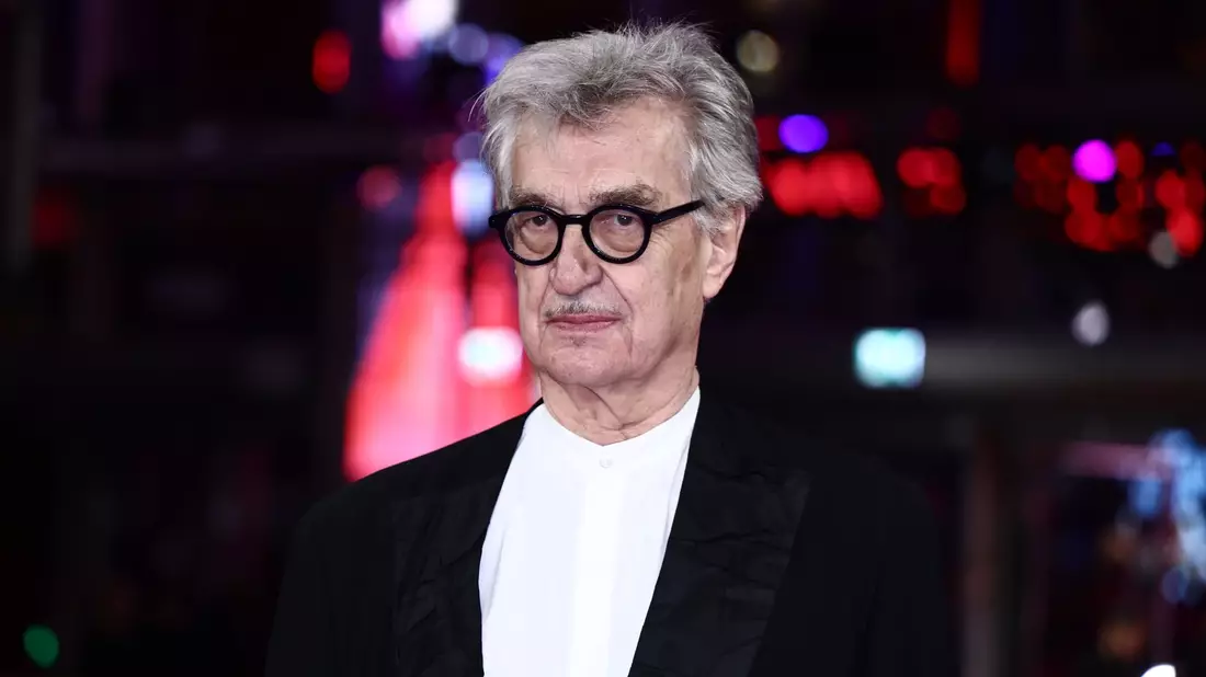 Regisseur Wim Wenders hat angekündigt, seinen Film «Falsche Bewegung» vorerst zurückzuziehen. (Archivbild) - Bild: Christoph Soeder/dpa