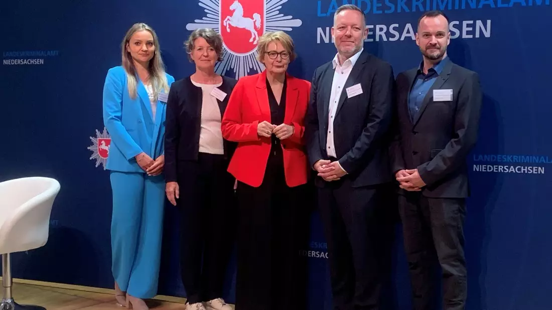 LKA-NI: LKA Symposium: Die (unsichtbare) Macht der Organisierten Kriminalität - Bild: presseportal.de