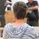 Eine der vier Angeklagten im Landgericht Braunschweig. Sie soll für die Straftaten der Mitangeklagten Beihilfe geleistet haben.  - Bild: Julian Stratenschulte/dpa