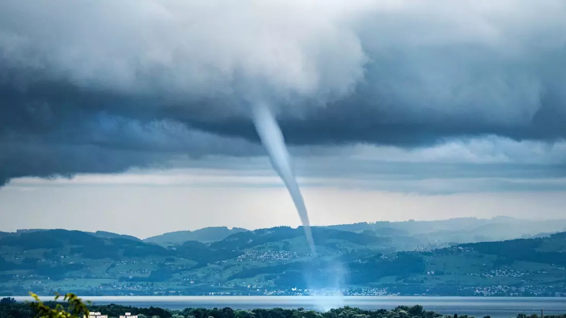 «Prinzipiell» seien die Voraussetzungen für Tornados gegeben, heißt es beim DWD. (Archivbild) - Bild: Dr. Christoph Sommergruber/dpa
