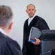 Richter Holger Schütt ließ die Öffentlichkeit auch beim rechtsmedizinischen Gutachten zu.   - Bild: Jens Büttner/dpa