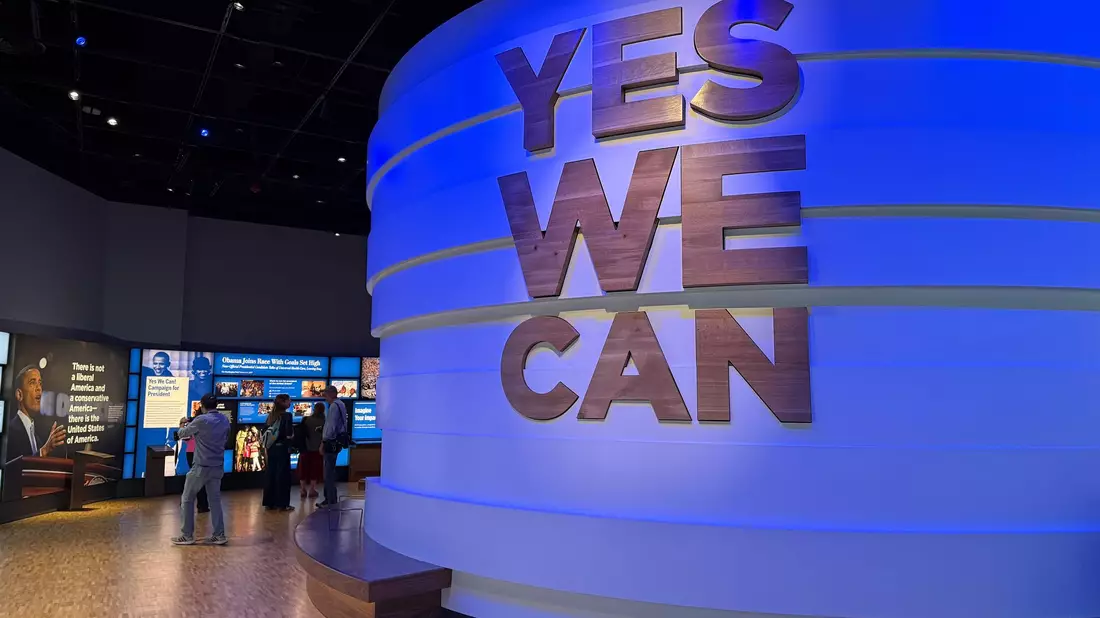 Im Museum finden sich einige bekannte Slogans von Obama – so auch «Yes we can». - Bild: Khang Mischke/dpa