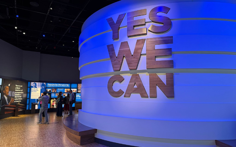 Im Museum finden sich einige bekannte Slogans von Obama – so auch «Yes we can». - Bild: Khang Mischke/dpa