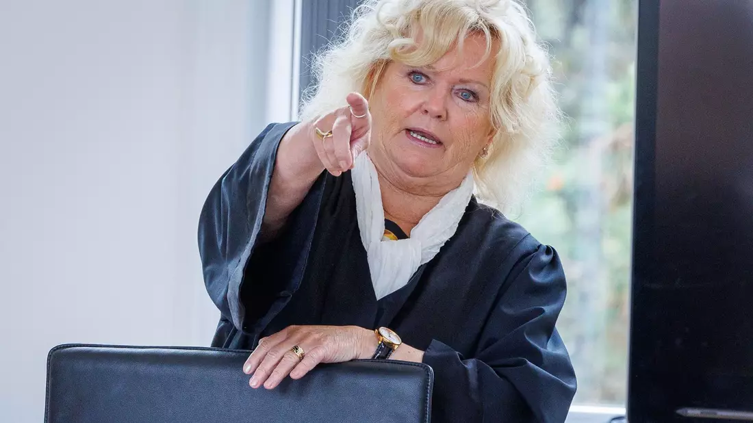 Die Rechtsanwältin der Nebenklage, Christine Habetha, hatte im Namen von Fabians der Mutter den Ausschluss der Öffentlichkeit beantragt. - Bild: Jens Büttner/dpa